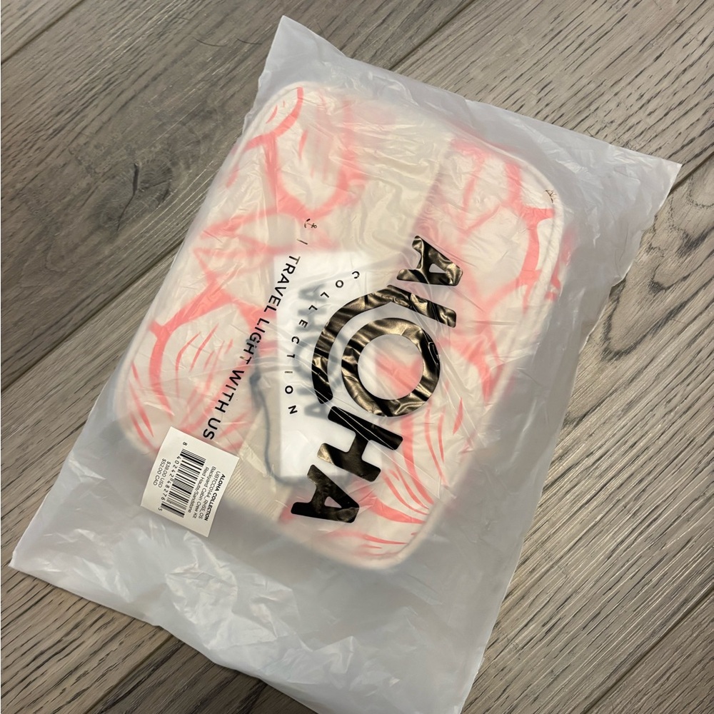 New Aloha Collection Red floral print Cabin Crew - Picture 8 of 9